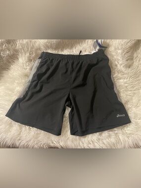 Asics NWT Mens Reflective Laser Shorts With Liner. Size XL. Color is Black/Flint